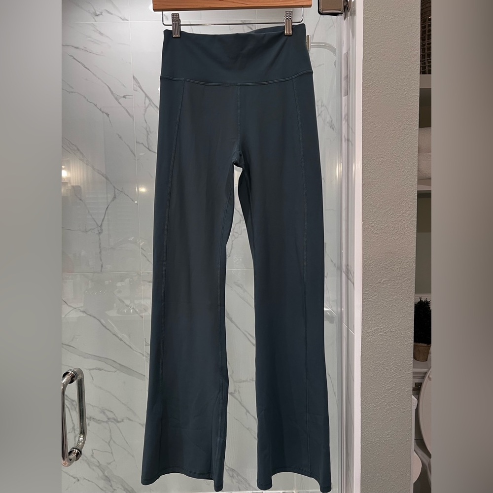 Fabletics Oasis High waisted kick flare regular Size M.  Color storm slate